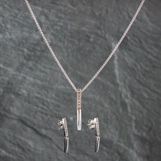 Second Hand 9ct White Gold Cubic Zirconia Hinged Bar Earrings & 18 Inch Pendant Jewellery Set 41142699