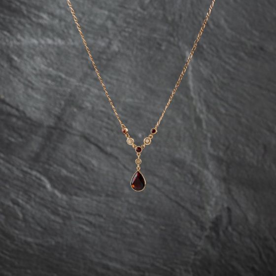 Second Hand 9ct Yellow Gold Garnet & Seed Pearl Pendant & 18 Inch Figaro Chain 41142725