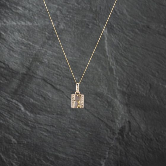 Second Hand 9ct Yellow Gold Opaque Coloured Centre Stone Diamond Bar Pendant & 18 Inch Curb Chain 41142805