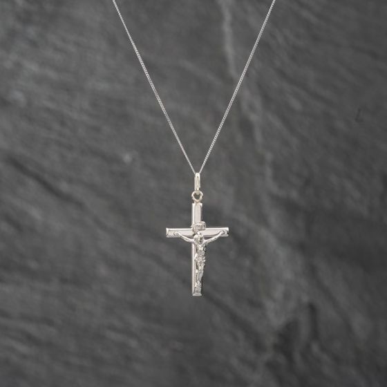 Second Hand White Gold Crucifix Cross Pendant & 18 Inch Curb Chain 41142842