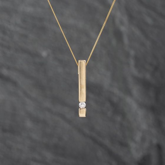 Second Hand Yellow Gold Brilliant Cut Diamond Bar Pendant & 18 Inch Curb Chain 41142852