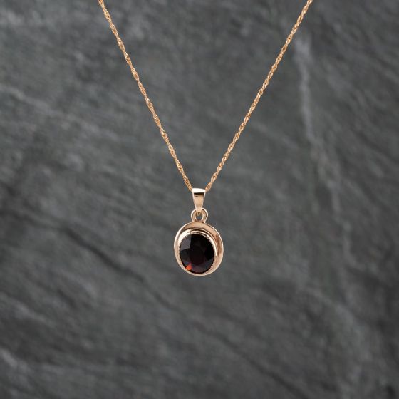Second Hand 9ct Yellow Gold Oval Garnet Pendant & 18 Inch Prince Of Wales Chain 41142875