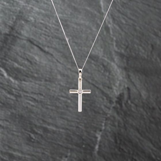Second Hand 9ct White Gold Diamond Cross Pendant & 18 Inch Curb Chain 41142902