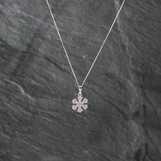 Second Hand 9ct White Gold 0.26ct Diamond Snowflake Pendant & 18 Inch Curb Chain 41142910