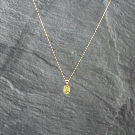 Second Hand 9ct Yellow Gold Peridot Oval Four Claw Set Pendant & 18 Inch Curb Chain 41142939