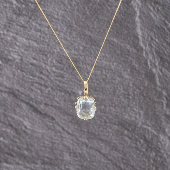 Second Hand Yellow Gold Aquamarine Cushion Shaped Split Claw Set Pendant & 18 Inch Curb Chain 41142940