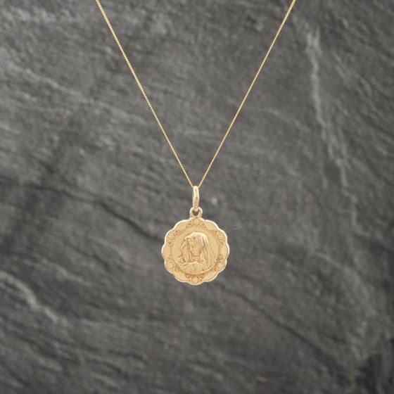 Second Hand 9ct Yellow Gold Scalloped St Christopher Pendant & 18 Inch Curb Chain 41142963