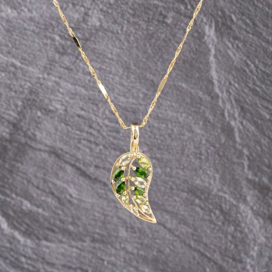 Second Hand 9ct Yellow Gold Diopside & Peridot Leaf Chain Pendant & 18 Inch Fancy Chain 41143028