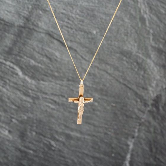 Second Hand 9ct Yellow Gold Crucifix Cross Pendant & 18 Inch Curb Chain 41143033