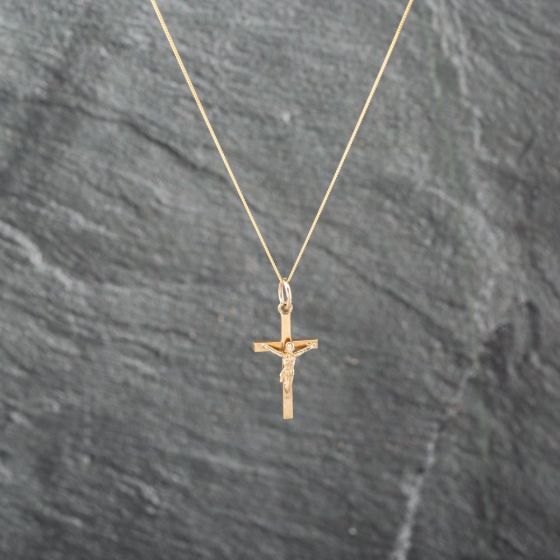 Second Hand 9ct Yellow Gold Crucifix Cross Pendant & 18 Inch Curb Chain 41143034