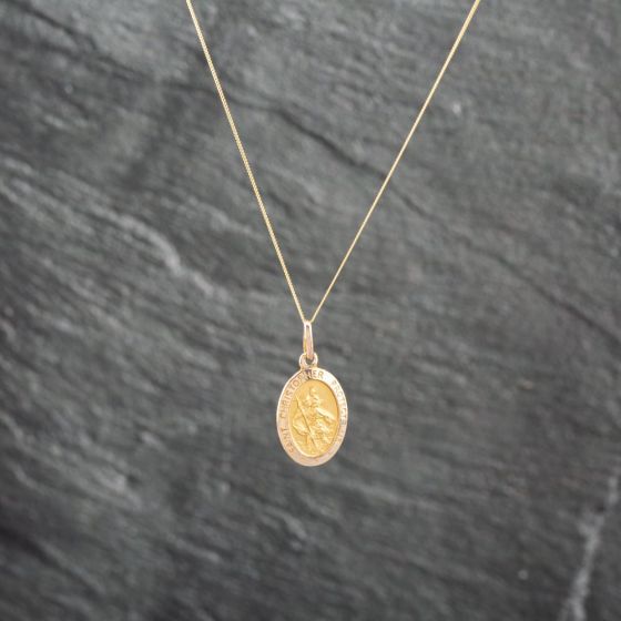 Second Hand 9ct Yellow Gold Oval St Christopher Pendant & 18 Inch Curb Chain 41143070