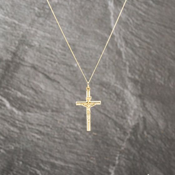 Second Hand 9ct Yellow Gold Crucifix Cross Pendant & 18 Inch Curb Chain 41143110