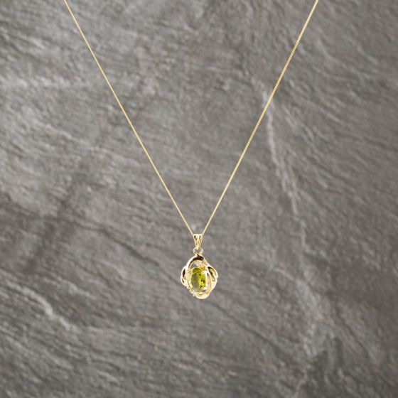 Second Hand 9ct Yellow Gold Peridot & Diamond Oval Pendant & 18 Inch Curb Chain 41143215