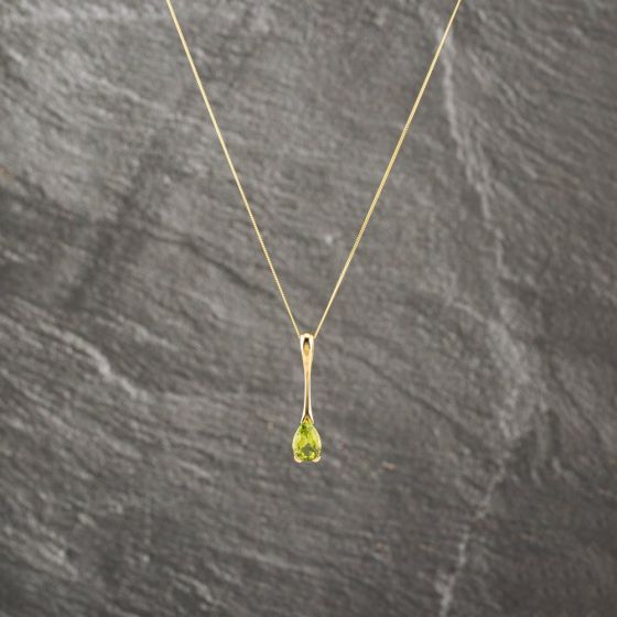 Second Hand 9ct Yellow Gold Peridot Pear Shaped Pendant & 18 Inch Curb Chain 41143217
