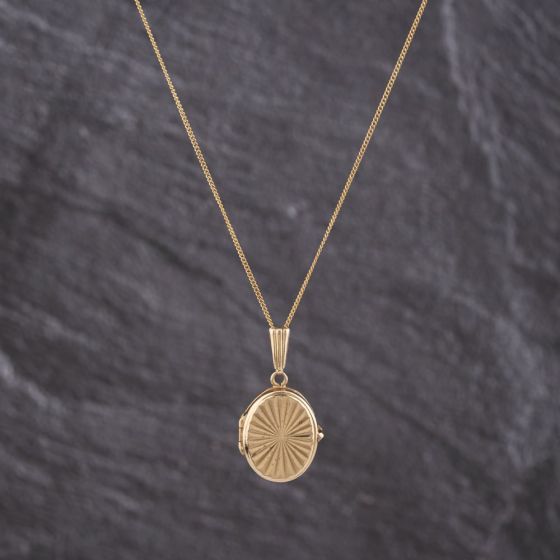 Second Hand 9ct Yellow Gold Engraved Oval Locket Pendant & 18 Inch Curb Chain 41143254