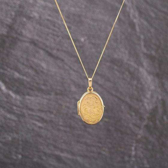 Second Hand 9ct Yellow Gold Oval Patterned Locket Pendant & 18 Inch Curb Chain 41143289