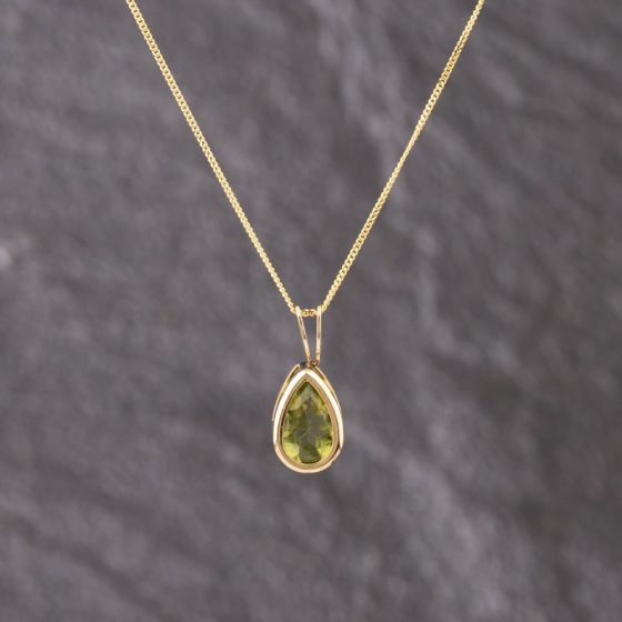 Second Hand 9ct Yellow Gold Peridot Teardrop Gemstone Pendant & 18 Inch Curb Chain 41143331