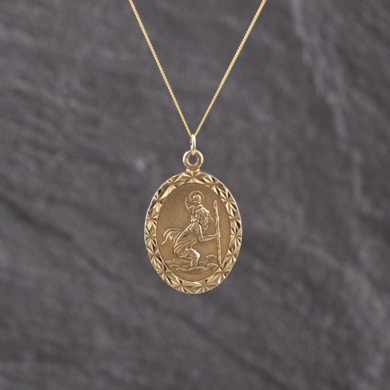 Second Hand 9ct Yellow Gold Oval St Christopher Pendant & 18 Inch Curb Chain 41143357