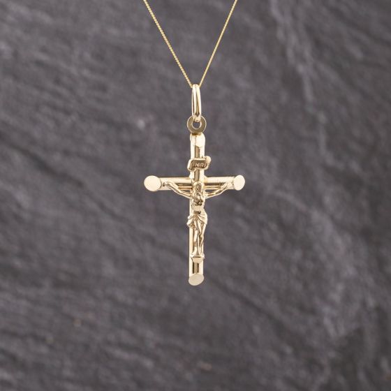 Second Hand 9ct Yellow Gold Crucifix Cross Pendant & 18 Inch Curb Chain 41143360