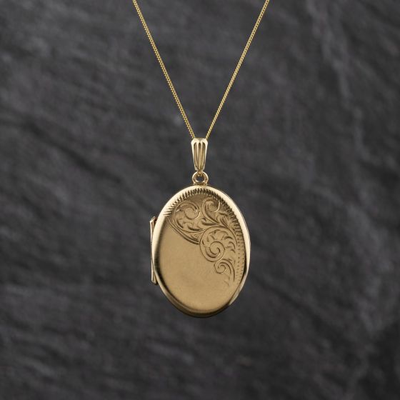 Second Hand 9ct Yellow Gold Three Quarter Engraved Locket Pendant & 18 Inch Curb Chain 41143416