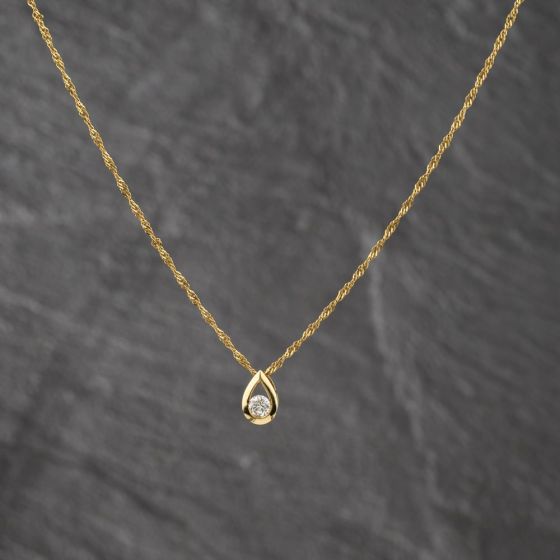 Second Hand 18ct Yellow Gold 0.20ct Brilliant Cut Diamond Teardrop Pendant & 15 Inch Prince Of Wales Chain 41143449