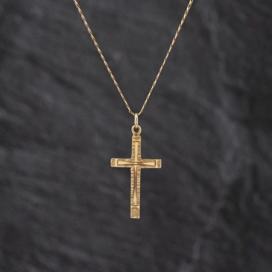 Second Hand 9ct Yellow Gold Patterned Cross Pendant & 18 Inch Curb Chain 41143462