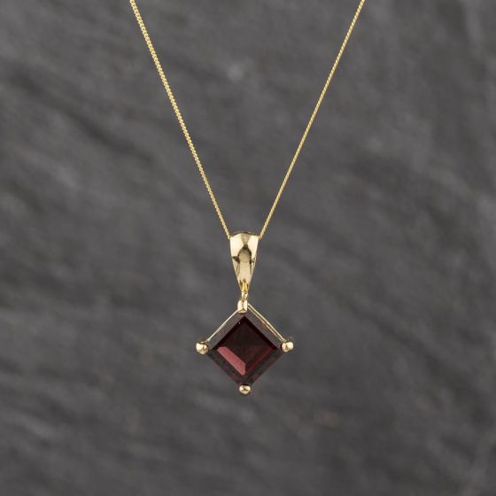 Second Hand 9ct Yellow Gold Garnet Square Gemstone Pendant & 18 Inch Curb Chain 41143547