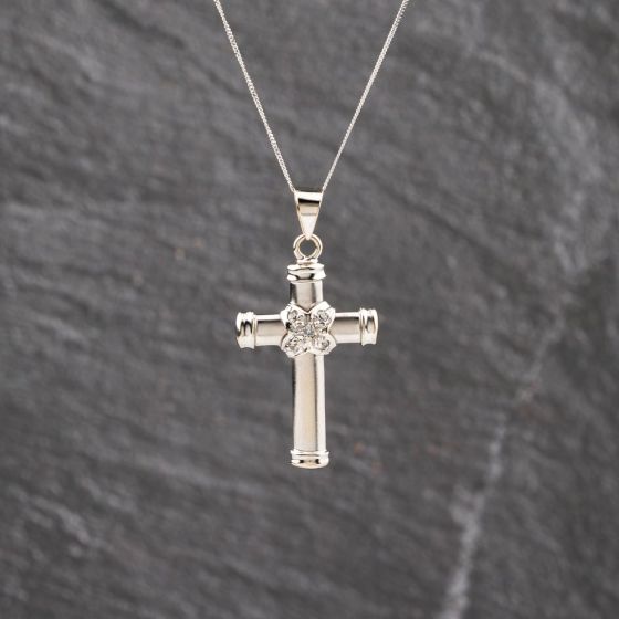 Second Hand 18ct White Gold Cubic Zirconia Set Cross Pendant & 18 Inch Curb Chain 41143620