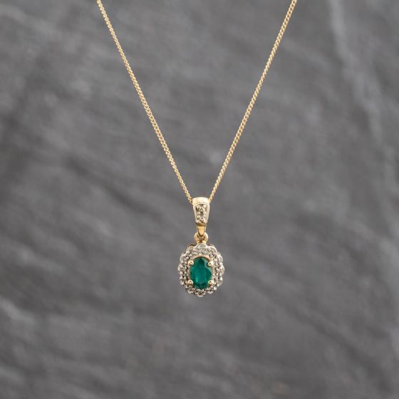 Second Hand 9ct Yellow Gold Emerald & Diamond Oval Gemstone Pendant & 18 Inch Curb Chain 41143688