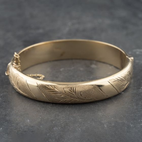 Second Hand Vintage 9ct Yellow Gold Wide Hand Engraved Standard Hinged Bangle 41211321