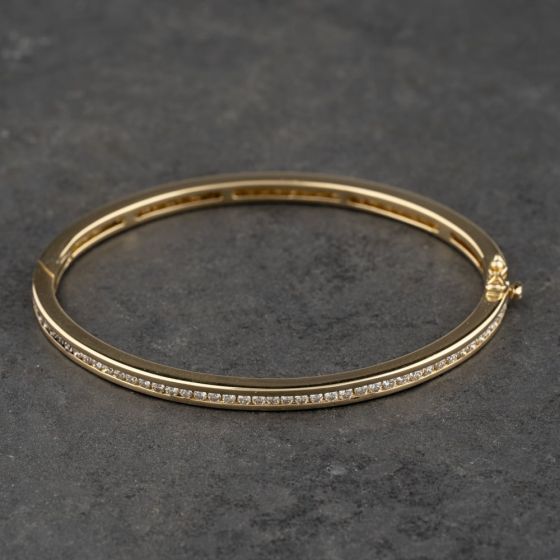 Second Hand 18ct Yellow Gold 2.67ct Brilliant Cut Diamond Full Channel Set Hinged Bangle 41211345