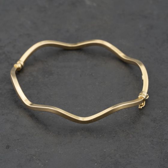 Second Hand 9ct Yellow Gold Wavey Hinged Bangle 41211352