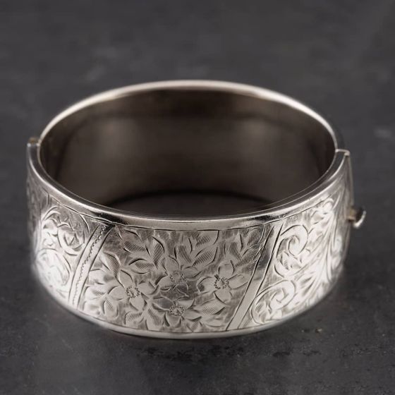 Second Hand Vintage Silver Half Engraved 21cm Hinged Bangle 41251304
