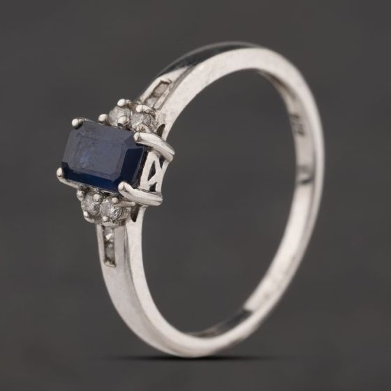 Second Hand Sterling Silver Tanzanite & White Topaz Shoulder Set Dress Ring 41251674