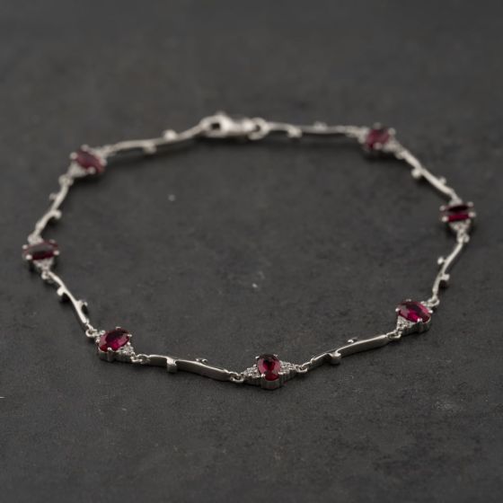 Second Hand 9ct White Gold Synthetic Ruby & Cubic Zirconia Bar 7.25 Inch Bracelet 41281781
