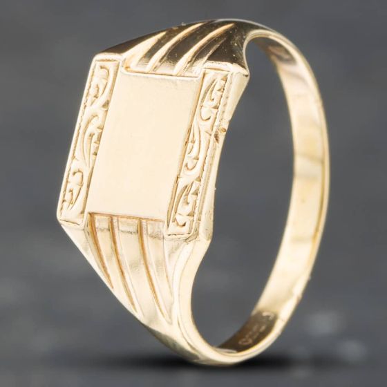 Second Hand 9ct Yellow Gold Oblong Engraved Signet Ring 41341333