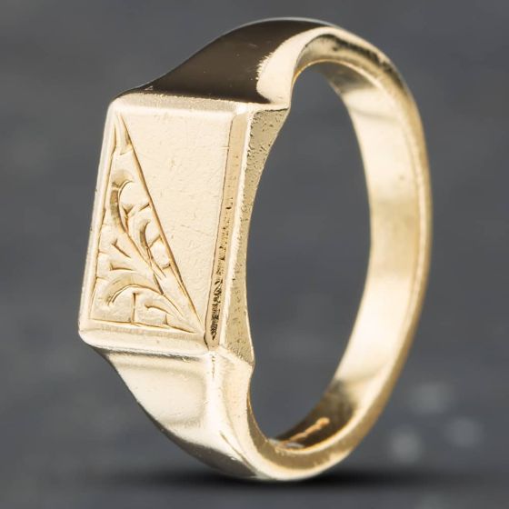 Second Hand 9ct Yellow Gold Oblong Engraved Signet Ring 41341336