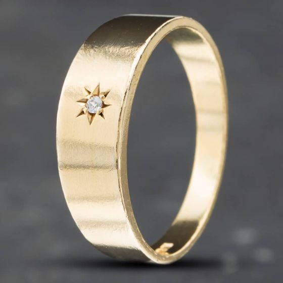 Second Hand 9ct Yellow Gold Cubic Zirconia Plain Band Signet Ring 41341348