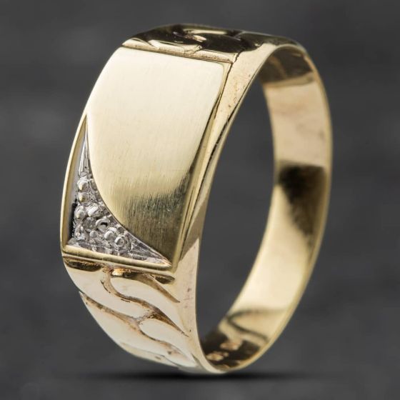 Second Hand 9ct Yellow Gold Single Cut Diamond Oblong Half Engraved Signet Ring 41341410