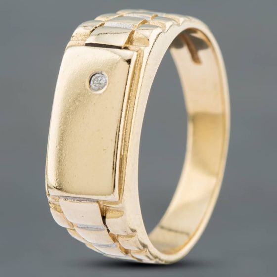 Second Hand 9ct Yellow Gold Brilliant Cut Diamond Brick Pattern Shoulders Oblong Signet Ring 41341488