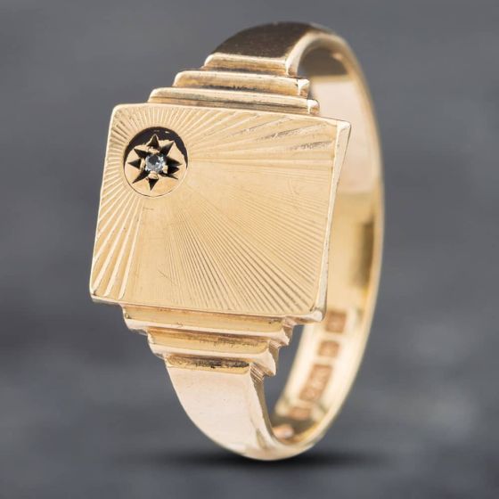 Second Hand 9ct Yellow Gold Diamond Oblong Signet Ring 41341534