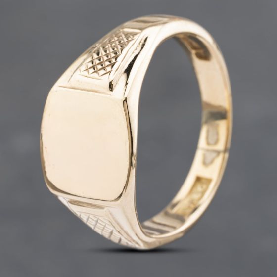 Second Hand 9ct Yellow Gold Cushion Shape Signet Ring 41341599