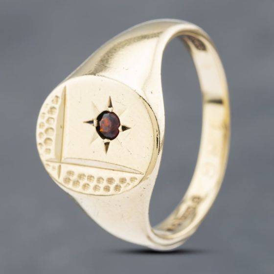 Second Hand 9ct Yellow Gold Garnet Oval Patterned Signet Ring 41341730