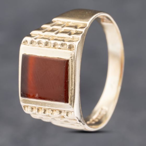 Second Hand Vintage 9ct Yellow Gold Carnelian Oblong Patterned Shoulders Signet Ring 41341774
