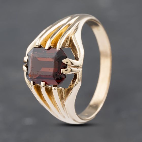 Second Hand Vintage Yellow Gold Garnet Oblong Signet Ring 41341805