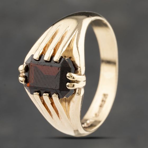 Second Hand 9ct Yellow Gold Garnet Oblong Signet Ring 41342068