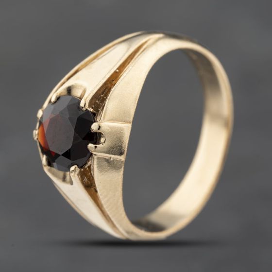 Second Hand 9ct Yellow Gold Garnet Signet Ring 41342095