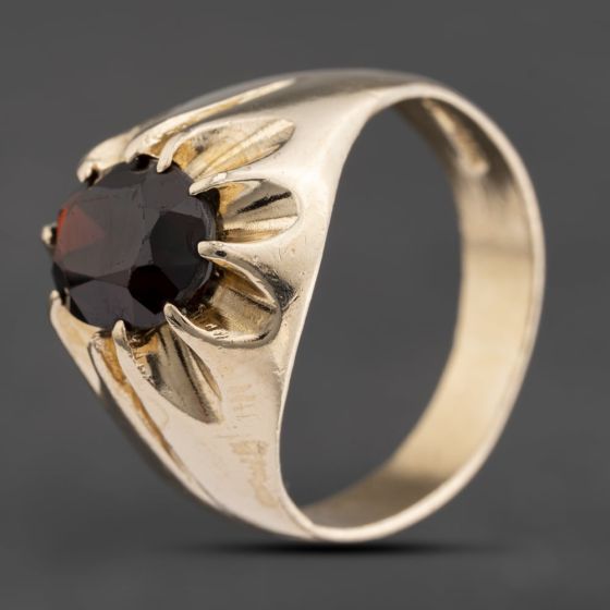 Second Hand 9ct Yellow Gold Garnet Oval Signet Ring 41342189