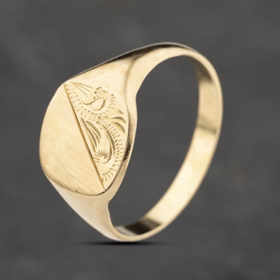 Second Hand 18ct Yellow Gold Part Engraved Cushion Signet Ring 41342228