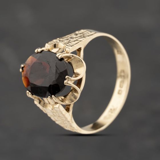 Second Hand 9ct Yellow Gold Garnet Oval Signet Ring 41342237